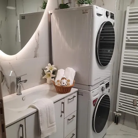 Ev With Free Parking Place Apartment *