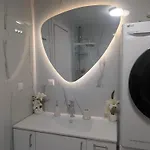 Ev With Free Parking Place * וולוס